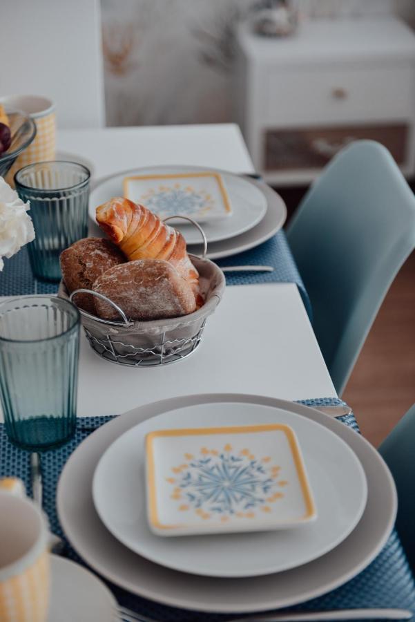 Yellow Sweet Home - Maria E Beatriz Nazaré Dış mekan fotoğraf